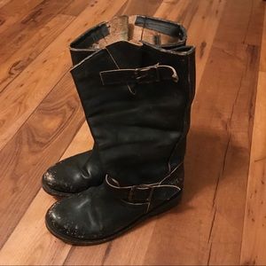 Black boots, barely worn